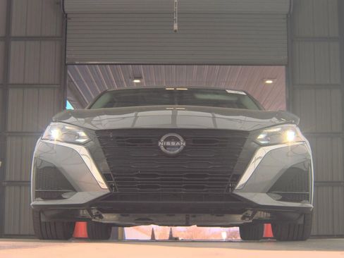 Used 2025 Nissan Altima 2.5 S image 3