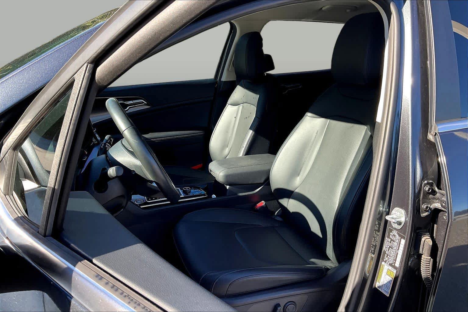 Used 2024 Kia Sportage EX FWD image 8