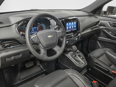 Used 2023 Chevrolet Traverse LT FWD image 19