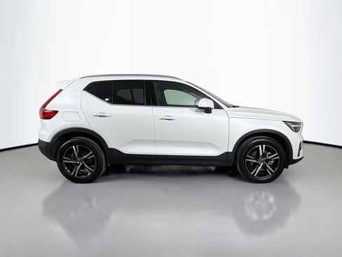 Certified 2025 Volvo XC40 B5 Core image 5