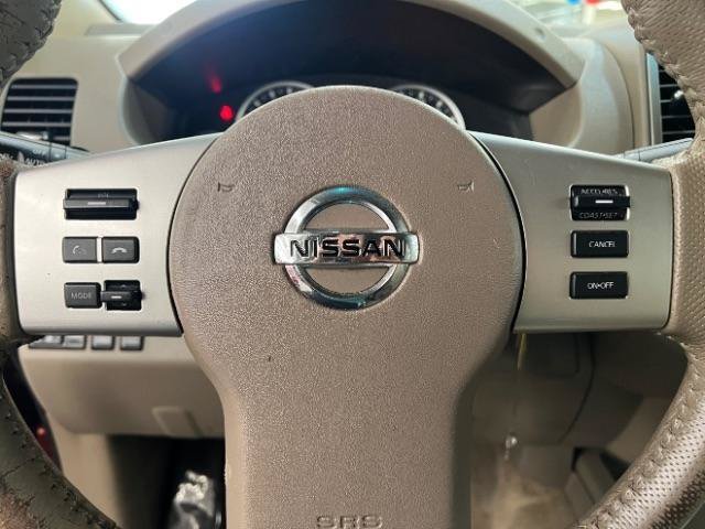 Used 2013 Nissan Frontier SL w/ Moonroof Pkg AWD/4WD image 11