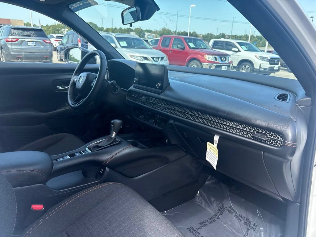 Certified 2025 Honda HR-V Sport image 23