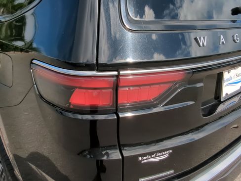 Used 2022 Jeep Wagoneer Series III w/ Flexible Seating Group image 12