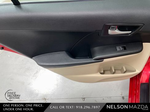 Used 2012 Toyota Camry LE image 31