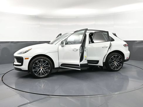 Certified 2026 Porsche Macan AWD/4WD image 36