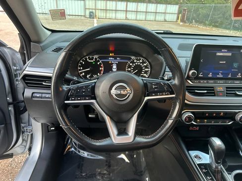 Used 2024 Nissan Altima 2.5 SR FWD image 16