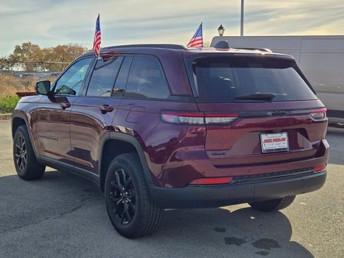 Certified 2024 Jeep Grand Cherokee Altitude image 14