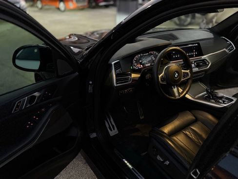 Used 2020 BMW X5 M50i w/ Premium Package image 22