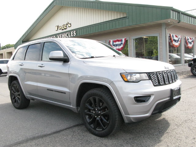Used 2020 Jeep Grand Cherokee Altitude AWD/4WD image 2
