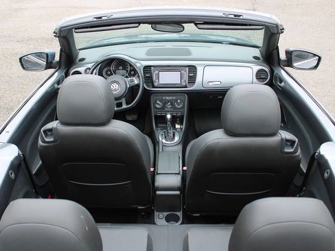 Used 2014 Volkswagen Beetle 1.8T image 24