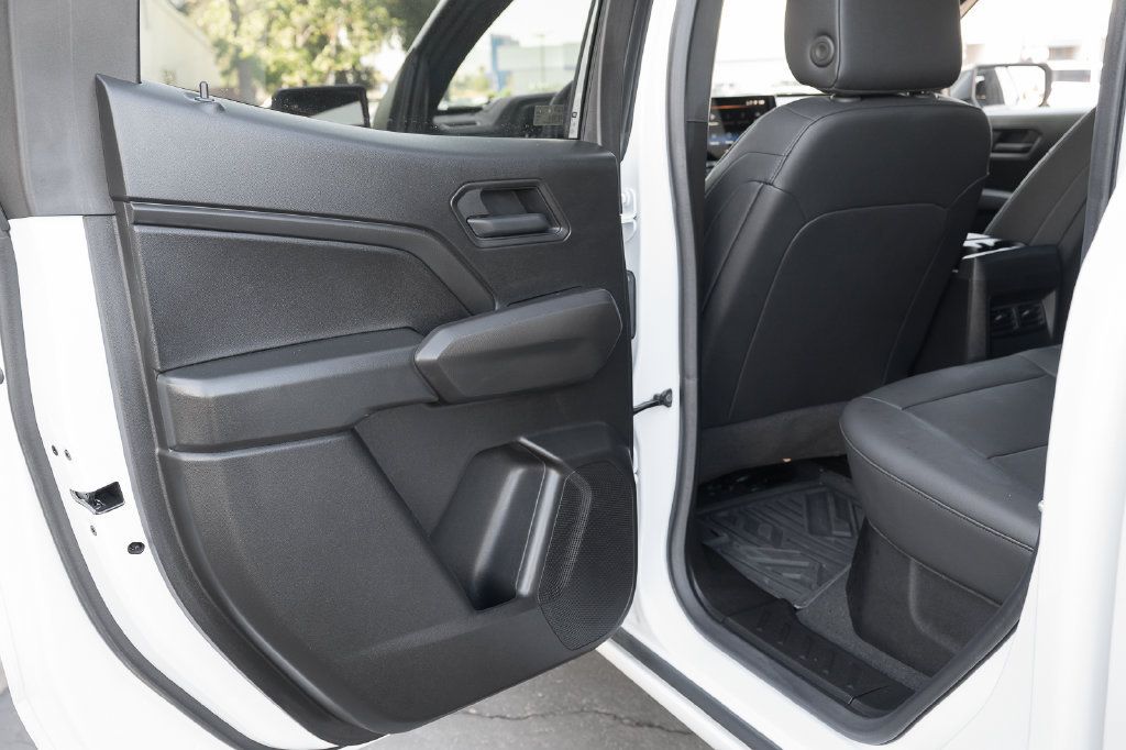 Used 2025 Chevrolet Colorado Trail Boss AWD/4WD image 39
