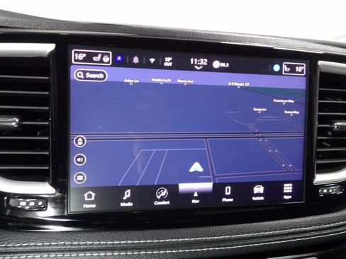 Used 2024 Chrysler Pacifica Limited FWD image 25