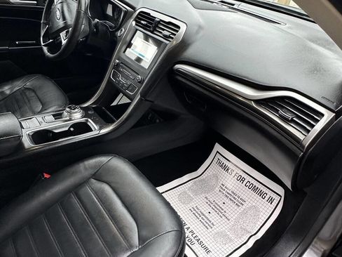 Used 2017 Ford Fusion SE w/ Fusion SE Technology Package image 15