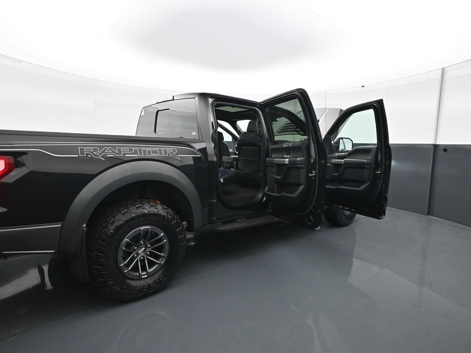 Used 2020 Ford F150 Raptor w/ Equipment Group 802A Luxury AWD/4WD image 36