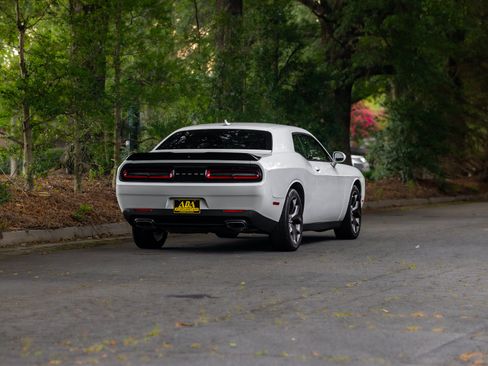 Used 2018 Dodge Challenger SXT Plus RWD image 42