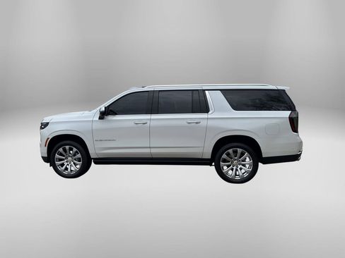 Used 2025 Chevrolet Suburban Premier AWD/4WD image 13