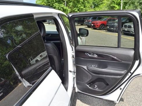 Used 2023 Jeep Grand Cherokee Altitude AWD/4WD image 33