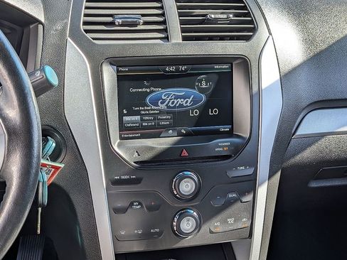 Used 2015 Ford Explorer XLT image 9