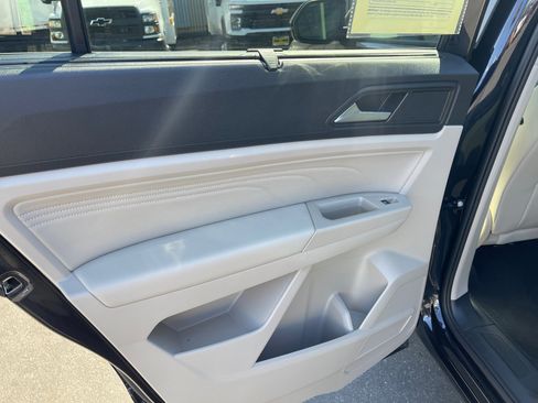 Used 2022 Volkswagen Atlas SEL R-Line image 19