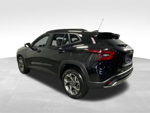 Used 2024 Chevrolet Trax LT FWD image 7