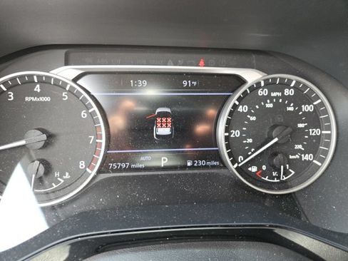 Used 2023 Nissan Pathfinder SL AWD/4WD image 2