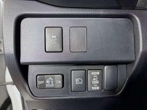 Used 2023 Toyota Tacoma TRD Off-Road w/ Technology Package AWD/4WD image 12