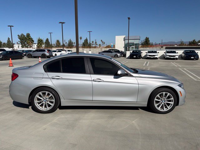 Used 2018 BMW 320i Sedan RWD image 2