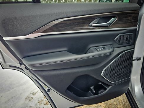 New 2026 Jeep Grand Cherokee Limited image 33