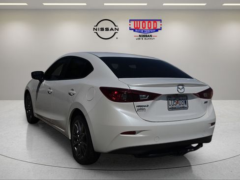 Used 2018 MAZDA MAZDA3 Touring FWD image 4