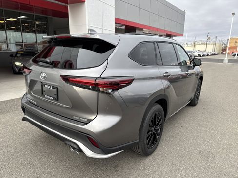 Used 2026 Toyota Highlander XSE image 4