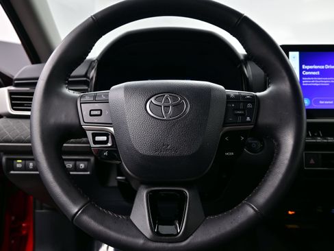 Used 2026 Toyota Camry XLE AWD/4WD image 25