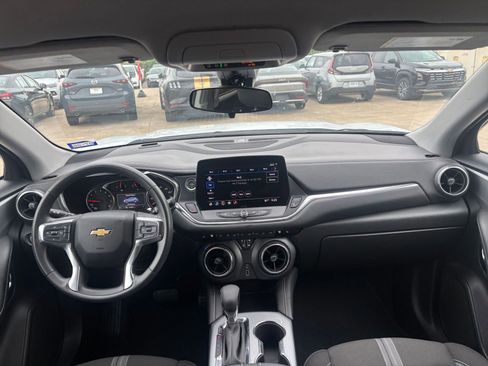 Used 2025 Chevrolet Blazer LT FWD image 34