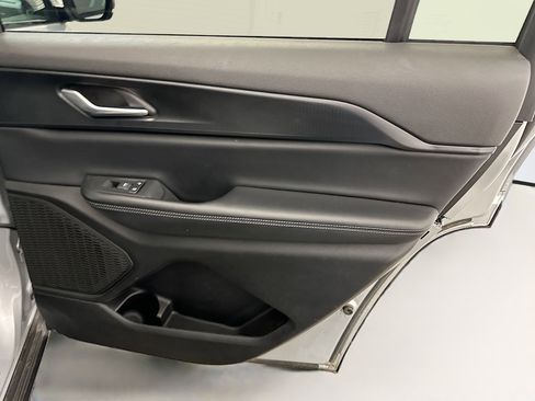 Used 2024 Jeep Grand Cherokee L Laredo image 32