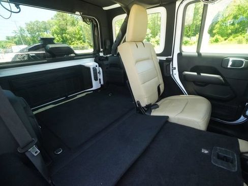 Used 2018 Jeep Wrangler Unlimited Sahara AWD/4WD image 38