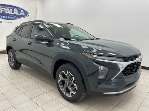 New 2026 Chevrolet Trax LT FWD image 1