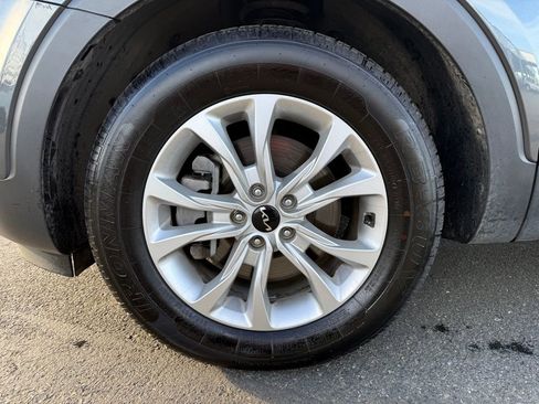 Certified 2022 Kia Telluride LX image 10