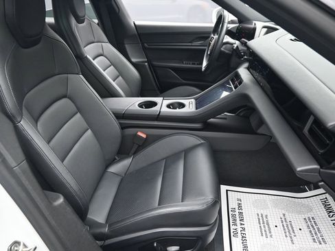 Used 2022 Porsche Taycan image 34