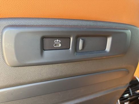 Used 2022 BMW X7 M50i image 23