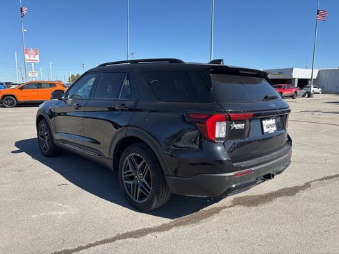 Used 2025 Ford Explorer ST-Line w/ ST-Line Street Pack image 5