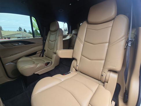 Used 2020 Cadillac Escalade Platinum AWD/4WD image 17