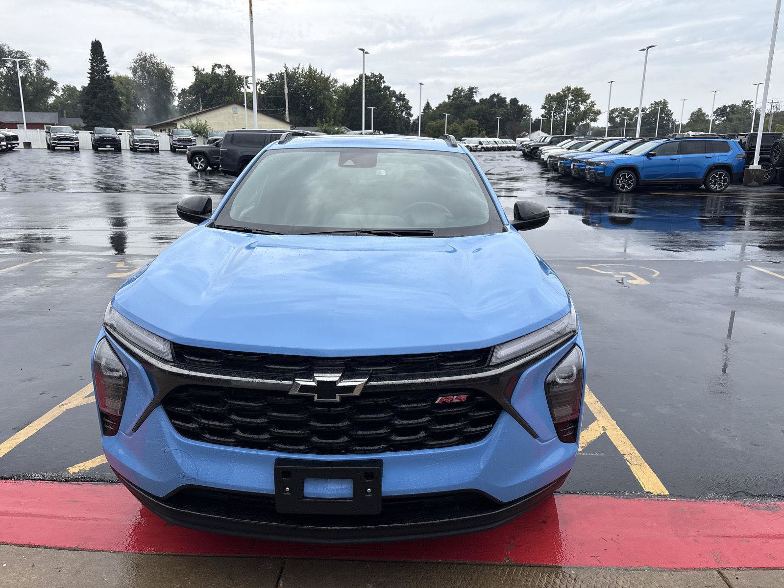 Used 2024 Chevrolet Trax RS w/ Sunroof Package FWD image 2