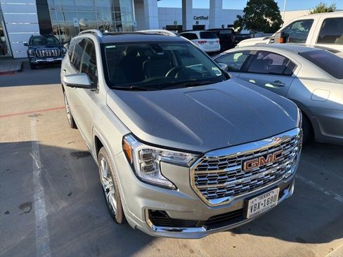 Used 2024 GMC Terrain Denali w/ Denali Premium Package image 2