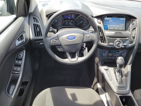 Used 2017 Ford Focus SEL w/ Cold Weather Package FWD image 17