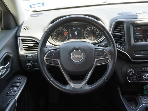 Used 2019 Jeep Cherokee Latitude Plus w/ Comfort/Convenience Group FWD image 13