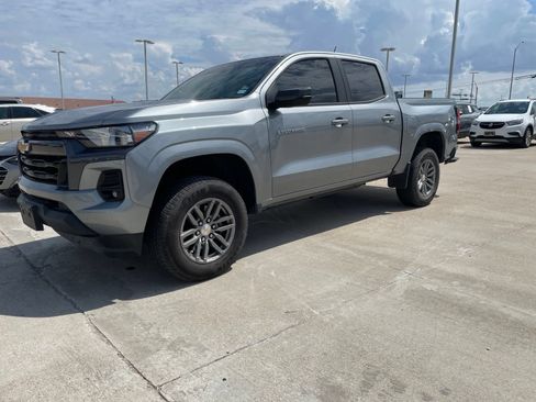 Used 2024 Chevrolet Colorado LT w/ LT Convenience Package II RWD image 3