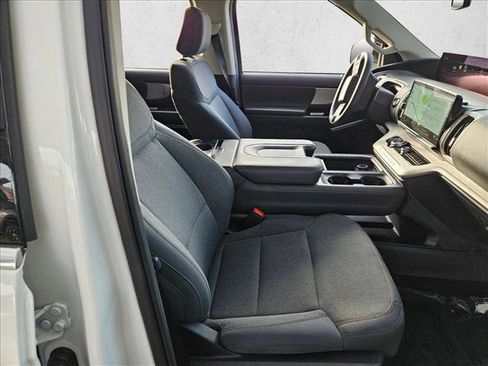 Used 2025 Ford Expedition Active image 21