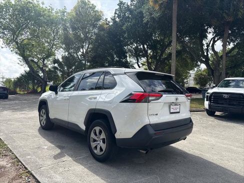 Used 2020 Toyota RAV4 LE image 9