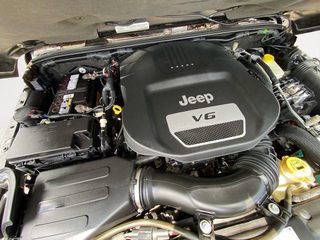 Used 2015 Jeep Wrangler Rubicon w/ Power Convenience Group AWD/4WD image 27