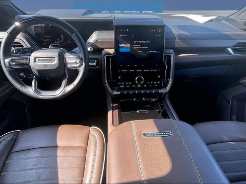 Used 2025 GMC Yukon Denali Ultimate AWD/4WD image 7