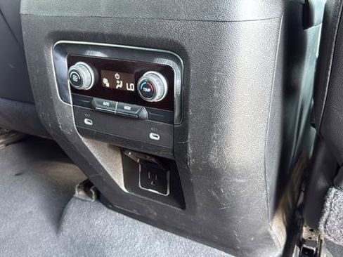 Used 2024 Chevrolet Suburban LT image 26